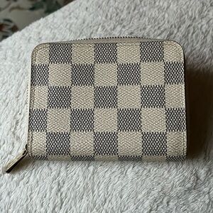 Authentic Louis Vuitton Damien Azur Zippy Coun Case